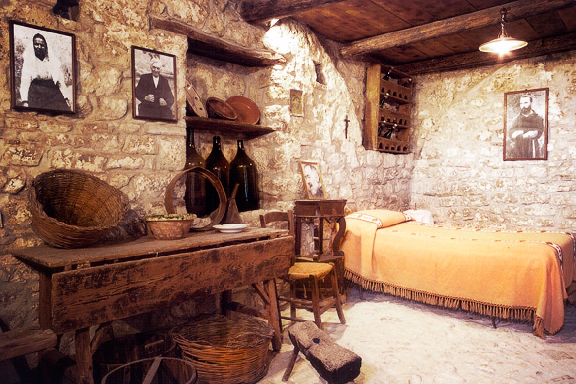 Piana Romana in Pietrelcina, the Farmhouse and the Well of Padre Pio