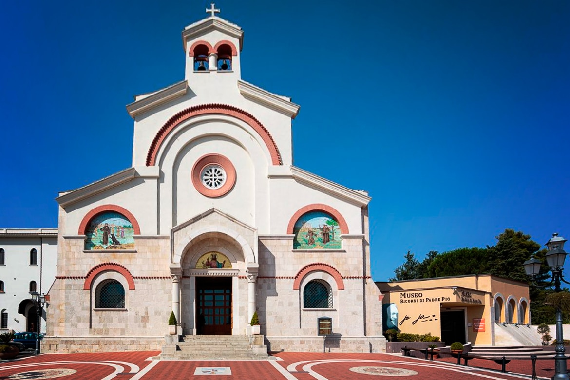 Chiesa Di Padre Pio A Pietrelcina L’Église de la Sainte Famille de Padre Pio à Pietrelcina